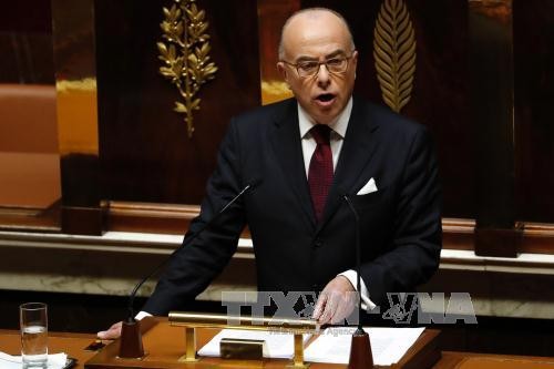 France's new PM Bernard Cazeneuve wins confidence vote