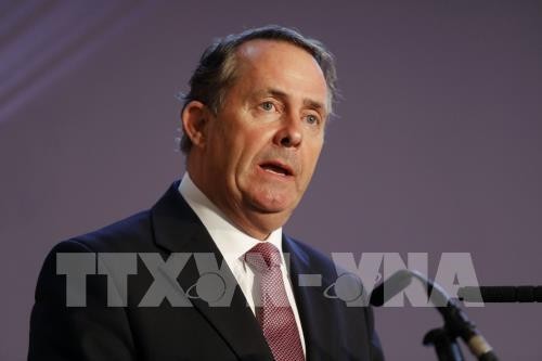 Liam Fox warns UK cannot be 'blackmailed' over Brexit bill