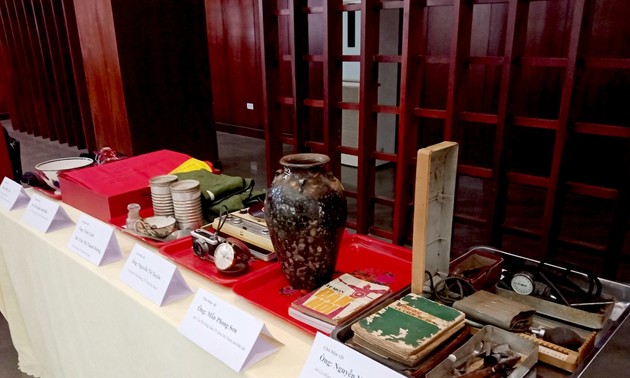 Dak Lak collectors donate antiques to help preserve traditional culture