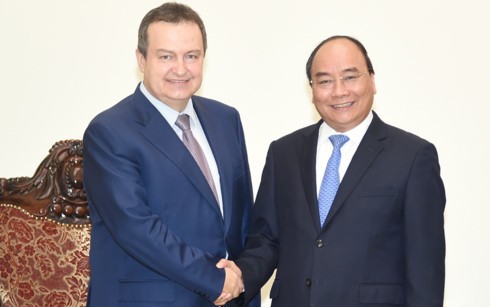 Nguyen Xuan Phuc reçoit le chef de la diplomatie serbe