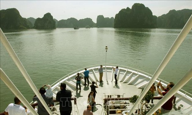 La délégation de l’ASOSAI visite la baie d’Ha Long