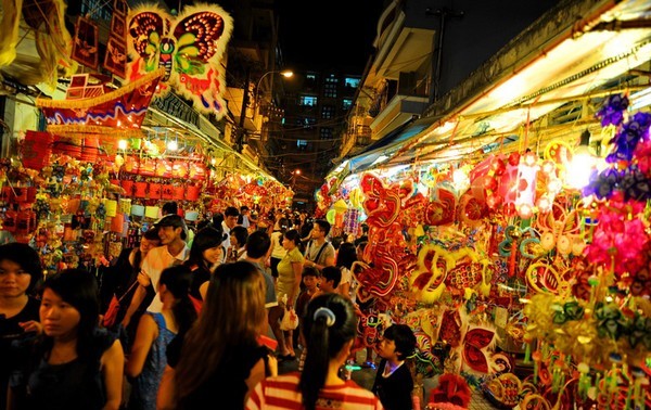 Vietnamese children enjoy Mid-Autumn festival celebrations around the world