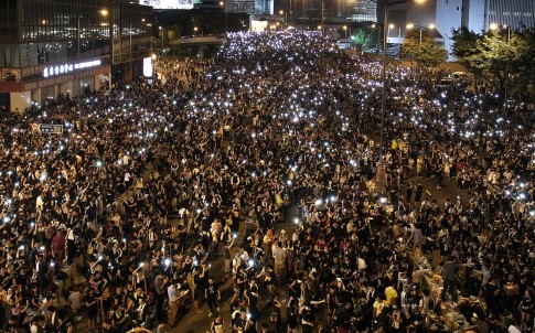 “Occupy Central” movement disrupts Hong Kong traffic