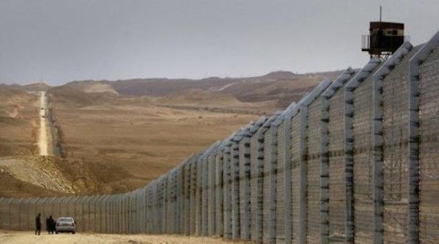 Israel builds fence along border with Jordan