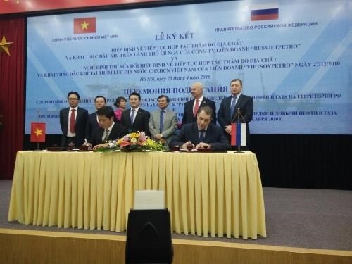 Vietnam, Russia sign deals on further oil and gas exploitation