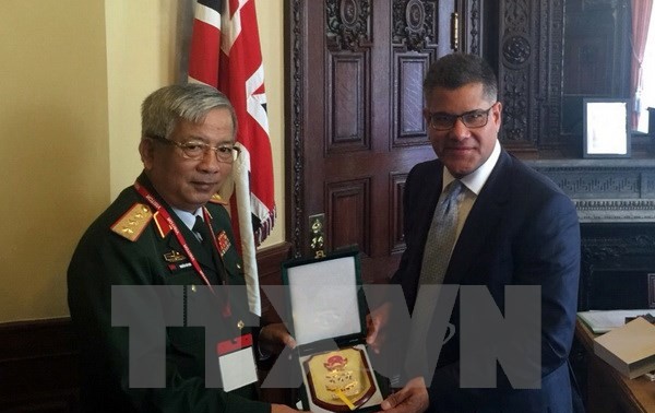 Vietnam, UK to boost defense ties