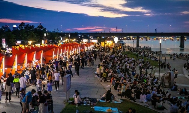 Tour around RoK's Hangang River