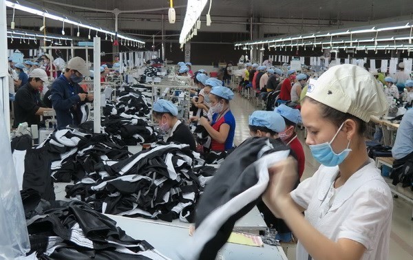 Vietnam enjoys 3 billion USD trade surplus in first four months