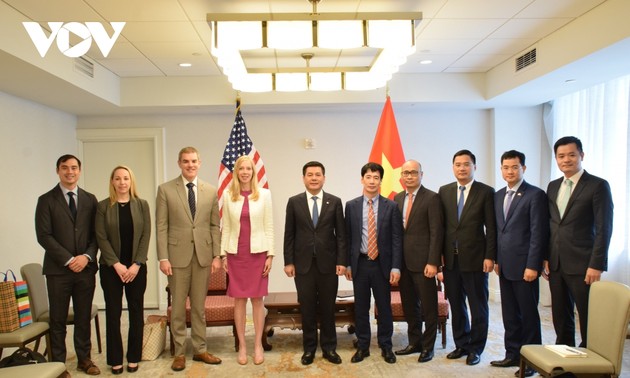 Vietnam, US to promote trade