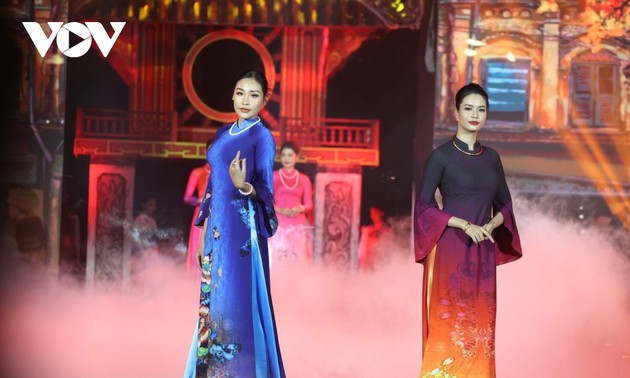 Hanoi spreads love for traditional Ao Dai 