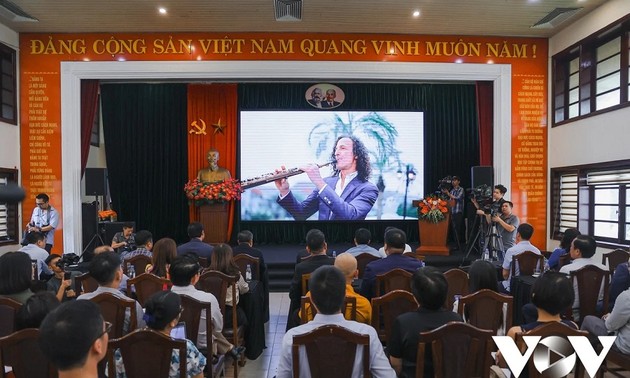 Hanoi’s iconic sites featured in Kenny G’s MV