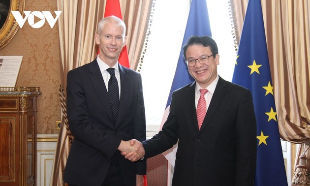 Vietnam, France to boost cooperation in climate change response, digital transformation 