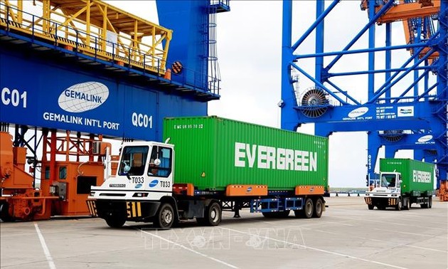 Vietnamese seaports planned to handle 1.2 billion tons of cargo by 2030