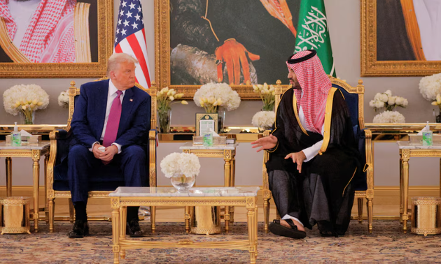 Trump starts Gulf visit in Saudi Arabia, focus on mega economic deals