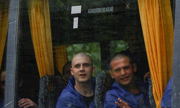  Russia, Ukraine begin major prisoner exchange 