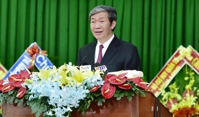 Politbüromitglied Dinh The Huynh nimmt an der Sitzung der Parteileitung in Vinh Long teil