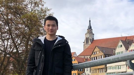 Bui Van Long – der erste vietnamesische Arzt beteiligt sich an der Forschung für Covid-19-Medikament in Deutschland 