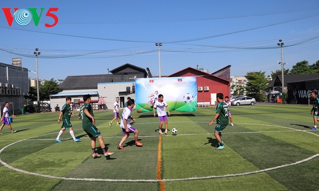 Eröffnung des Fußball-Turniers zum vietnamesischen Nationalfeiertag in Kambodscha