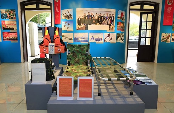 Ausstellung „Jugendliche in der Armee unter der Flagge der Partei“