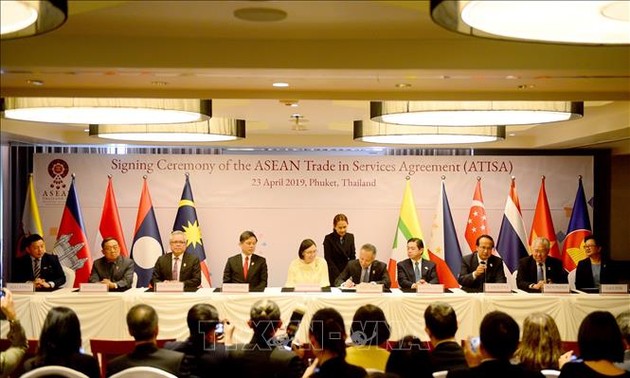 Verabschiedung des Handels- und Dienstleistungsabkommens der ASEAN