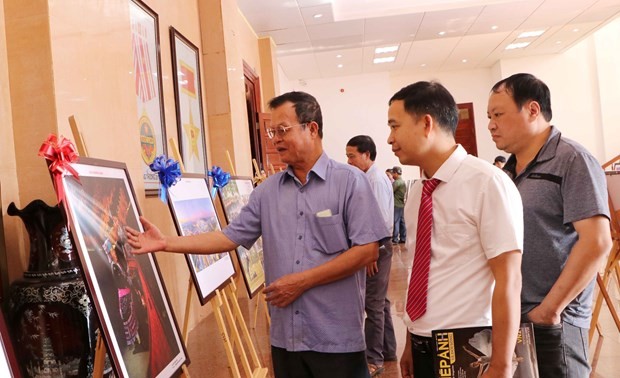 Eröffnung der Ausstellung der Kunstfotos in der Bergregion in Nordvietnam