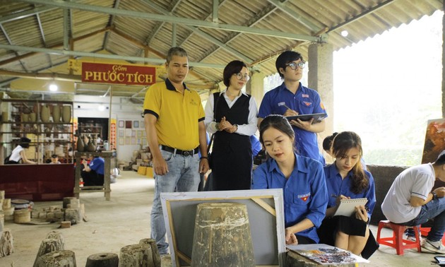 Phuoc-Tich-Dorf durch Aspekt der bildenden Kunst