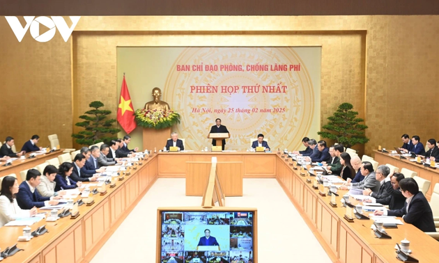 Premierminister Pham Minh Chinh leitet die erste Sitzung des Verwaltungsstabs für Verschwendungsbekämpfung 