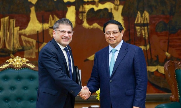 Premierminister Pham Minh Chinh schlägt AstraZeneca Impfstoff-Technologietransfer für Vietnam vor