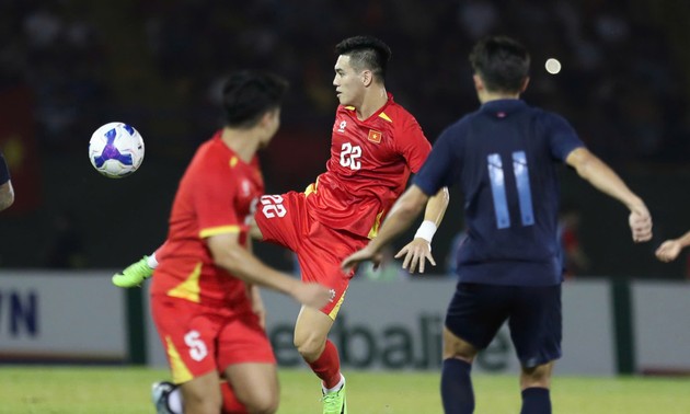 Die vietnamesische Fußballnationalmannschaft besiegt Kambodschas Nationalmannschaft 
