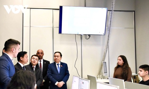 Vietnam lernt das Modell des Zentrums für kreative Technologien TUMO Armeniens