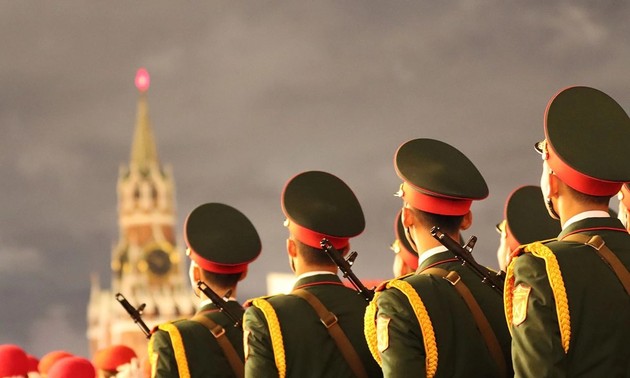 Vietnamesische Armeetruppe nimmt an der Parade auf dem Roten Platz in Russland teil