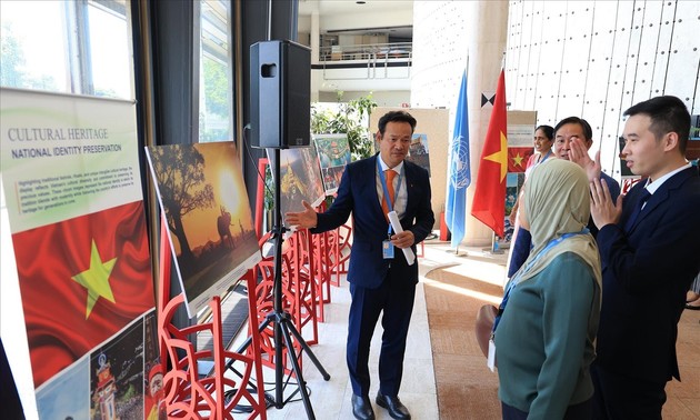 Fotoausstellung Vietnams zieht Aufmerksamkeit internationaler Freunde auf sich
