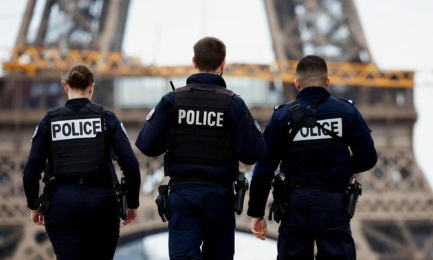 Frankreich verschärft die Sicherheitsvorkehrungen in der Vorweihnachtszeit 