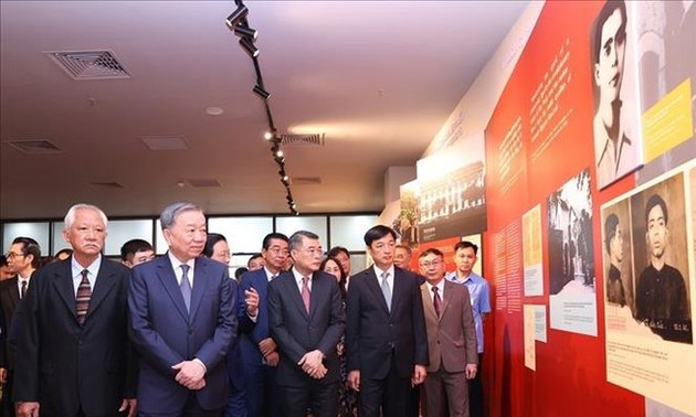 Le secrétaire général Tô Lâm inaugure l’exposition “Le secrétaire général Nguyên Van Linh - Vie et œuvre” à Hanoï