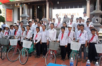 Quỹ giáo dục Nhật Bản trao thưởng cho học sinh, giáo viên giỏi ở huyện đảo Lý Sơn, tỉnh Quảng Ngãi