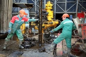 Мировые цены на нефть упали до самого низкого уровня за последние 6 лет