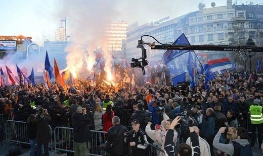 В Сербии на митинг против сближения страны с НАТО вышли тысячи местных жителей