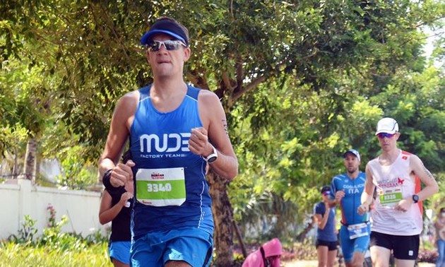 Vietnam untuk pertama kalinya menyelenggarakan “Turnamen IRONMAN 70.3 juara Asia-Pasifik”