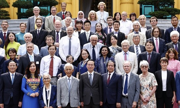 Partai Komunis dan Negara Vietnam selalu Tetapkan Sains-Teknologi dan Pendidikan Sebagai Garis Politik Primer