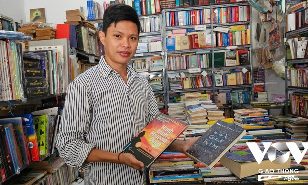 Lelaki 9X Melakukan Usaha Rintisan dengan Buku Kuno