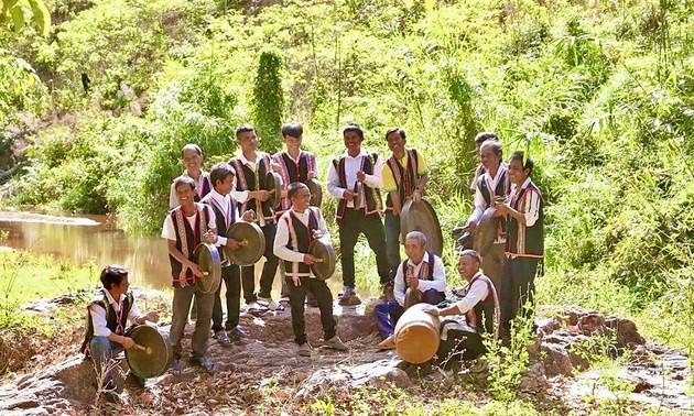 Masyarakat Etnis Minoritas Xo Dang Mengembangkan Pariwisata yang Berbasis Masyarakat di Tepian Anak Sungai Dak Loi