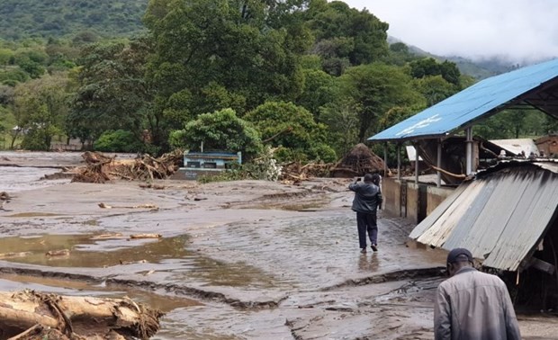 Le Kenya confirme la mort de 37 personnes après des glissements de terrain dans le nord-ouest du pays