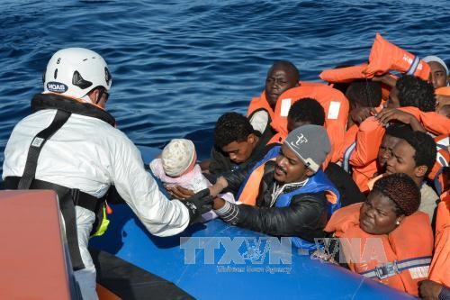 Migrant crisis: Hundreds of migrants lost in Mediterranean shipwrecks