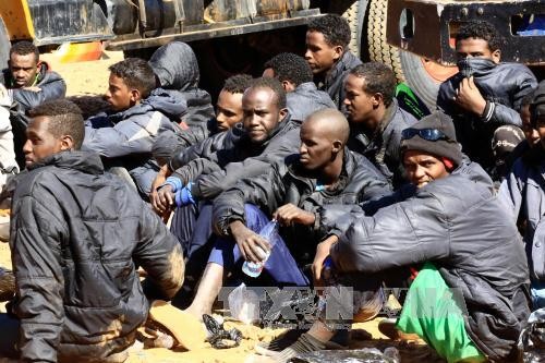 Libyan coast guard intercepts hundreds of refugees