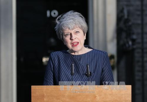 Theresa May calls snap general election for June 8