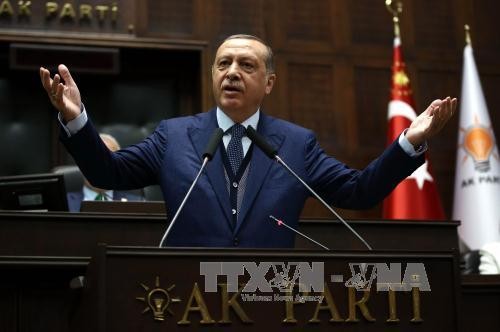 Turkey denounces Qatar isolation