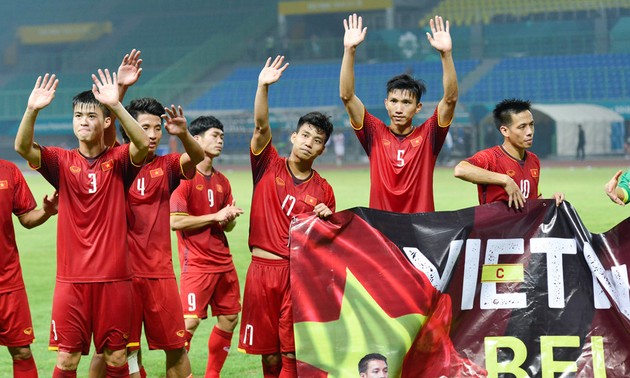 ASIAD 2018: International media applaud Vietnamese football squad