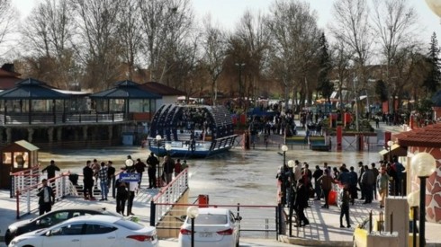 Death toll rises in Iraq ferry sinking