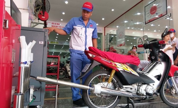 Hanoi offers free emission evaluation on old motorbikes