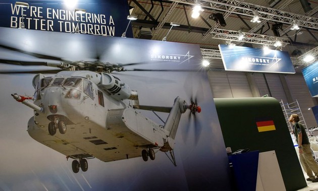 Israel signs deal to buy 3.1 bln USD in US helicopters, tankers